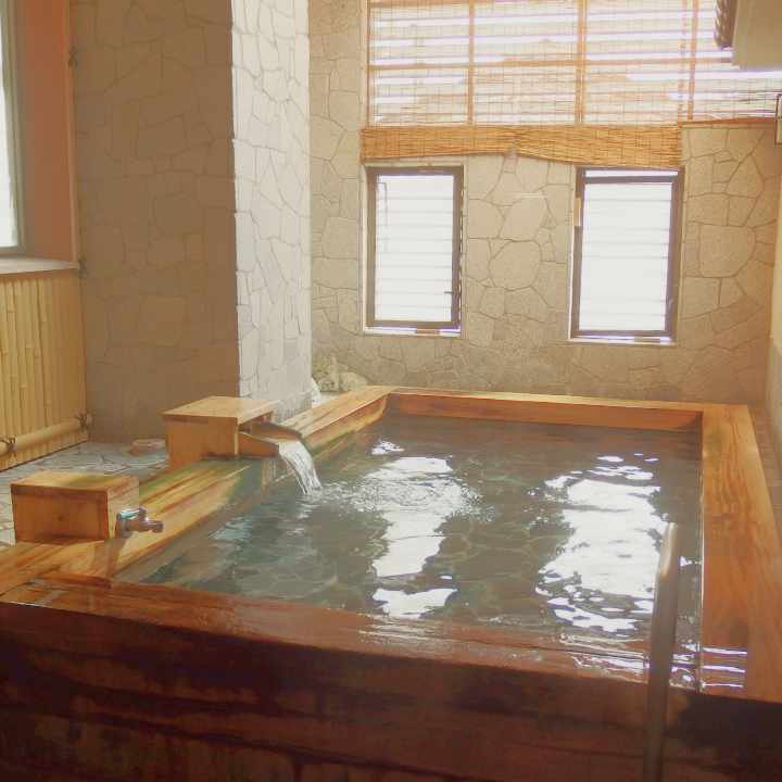 Yokohama Tennen-onsen Kusatsu cypress bathtub