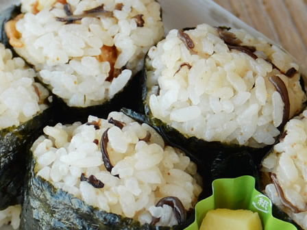 Shrimp tempura rice balls of the soba restaurant