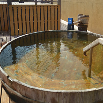 Inatori Onsen Senoumi Cold water bath in open-air bath area