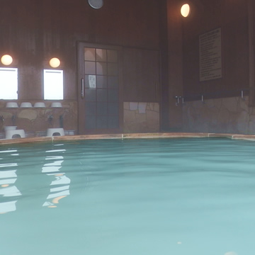 Attakayu bathtub and washing area, Takayu Onsen