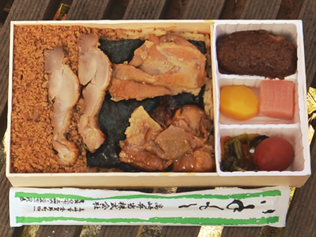 鶏めし弁当全体