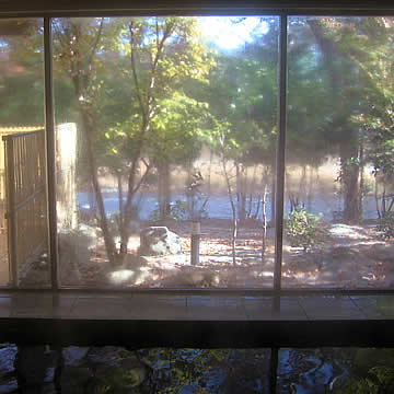 秩父川端温泉梵の湯窓から見える景色