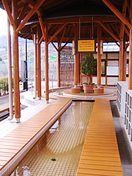 Footbath in front of Kasugaicho Station