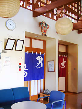 Nirasaki Asahi-onsen lobby