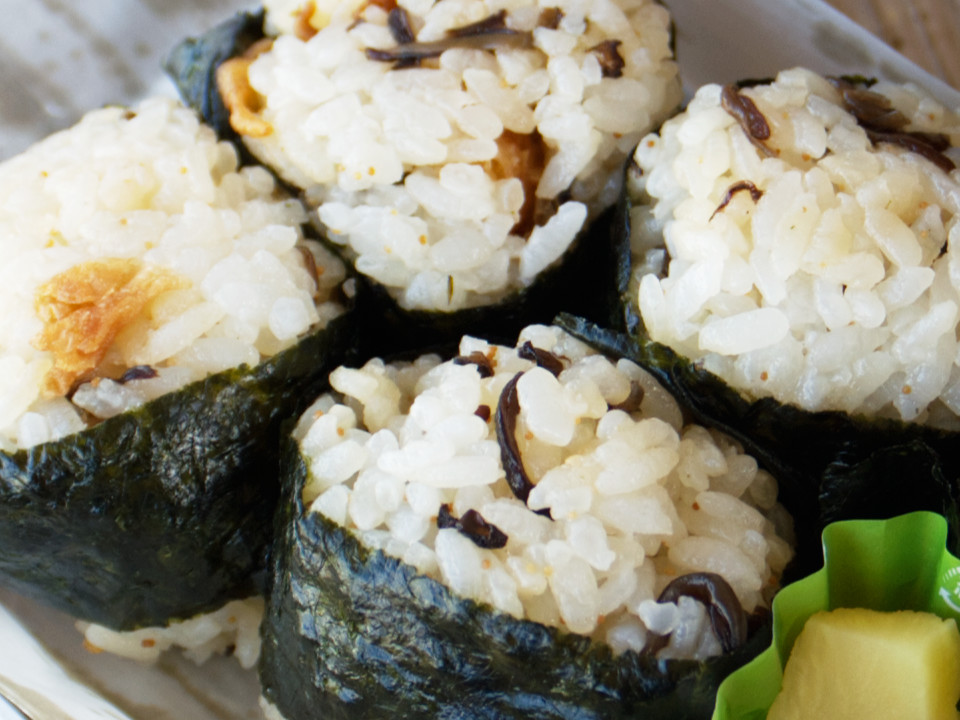 Shrimp tempura rice balls of the soba restaurant