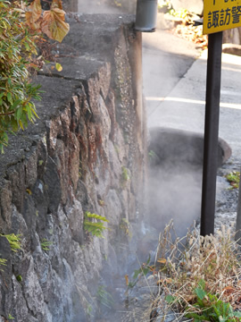 下諏訪温泉衣紋坂の側溝