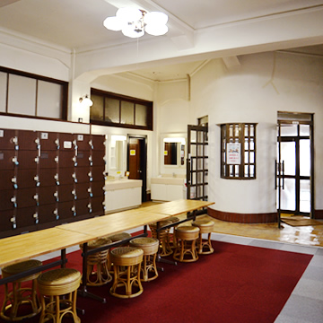 Katakurakan undressing room, Kamisuwa Onsen