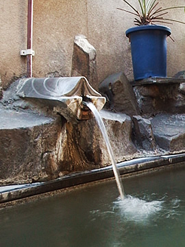 Yusen House Koyu hot water spout in the open-air bath, Shimosuwa Onsen