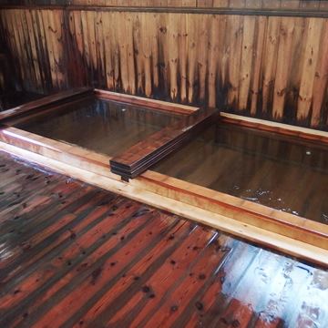 Shibu Gotenyu Large bathtub in the West Bath, Oku-tateshina Onsen