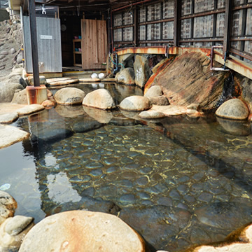 Hokkawa Onsen Kuroneiwaburo open-air bath